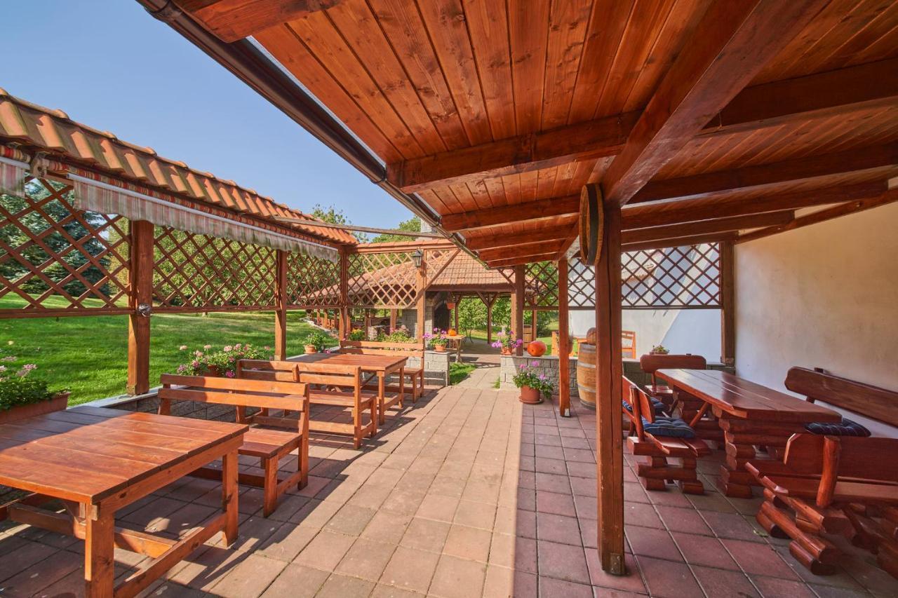 Penzion Zámek Lešany 3*