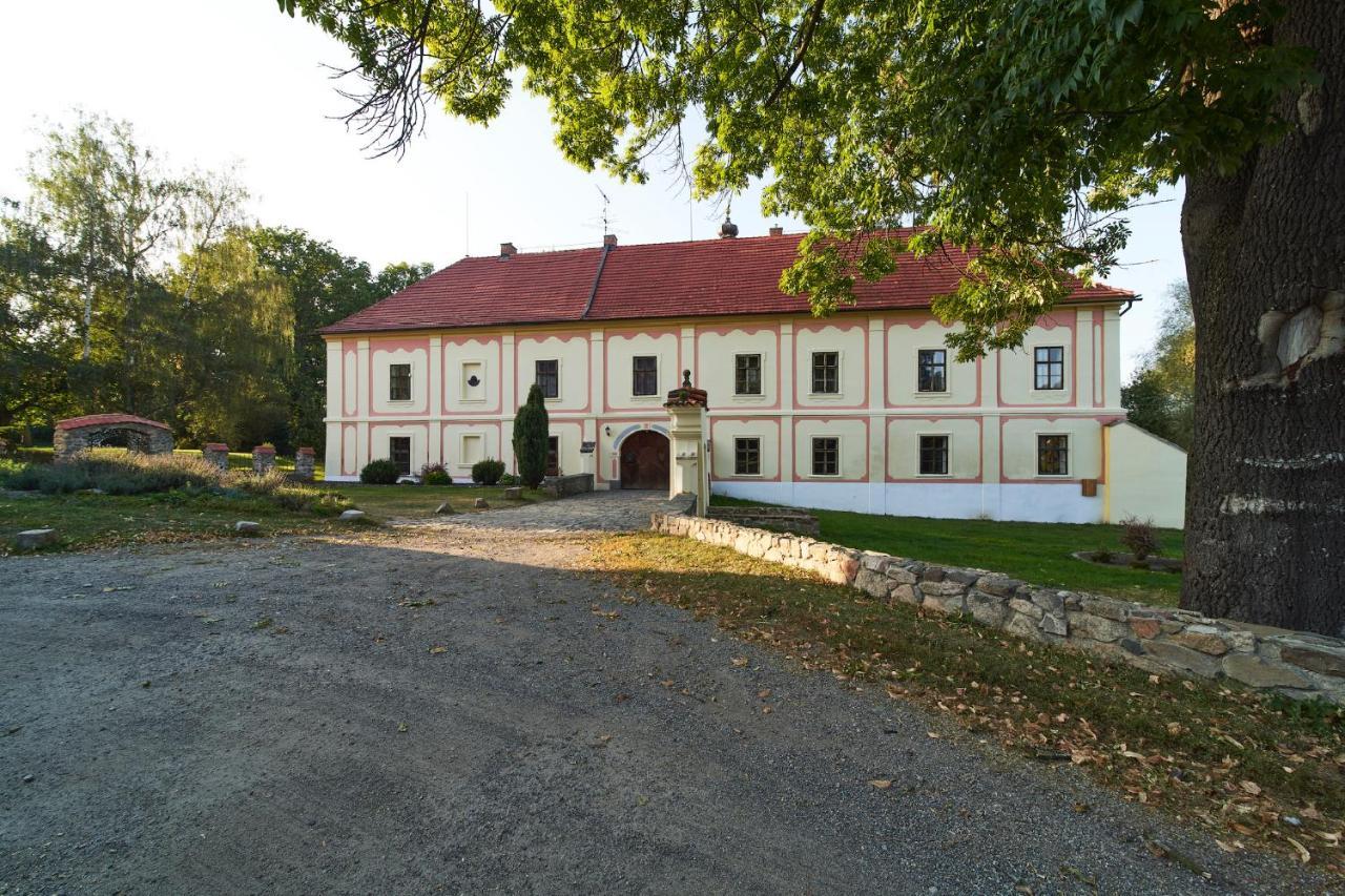 Zamek Lesany Netvorice